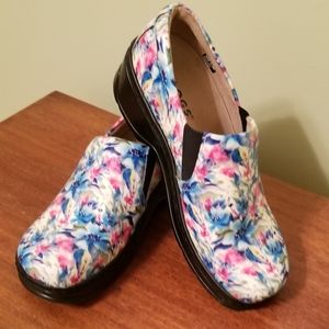 Klogs women's footwear.   Size 8.5